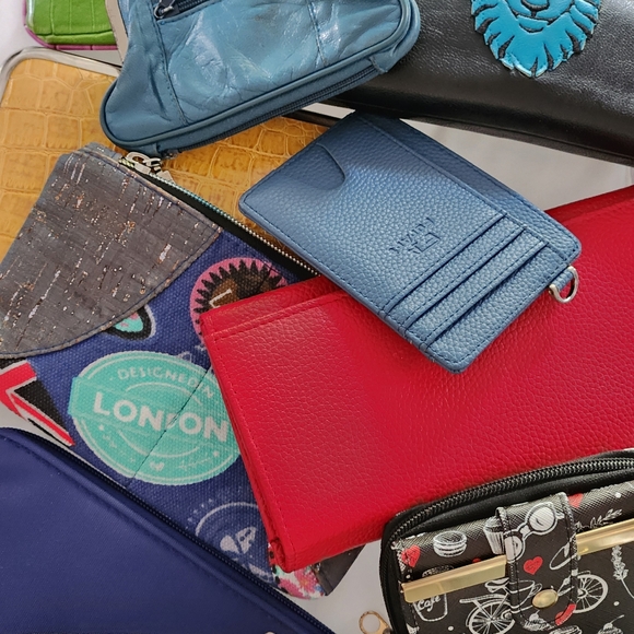 Unlisted Wallets - Picture 1 of 1